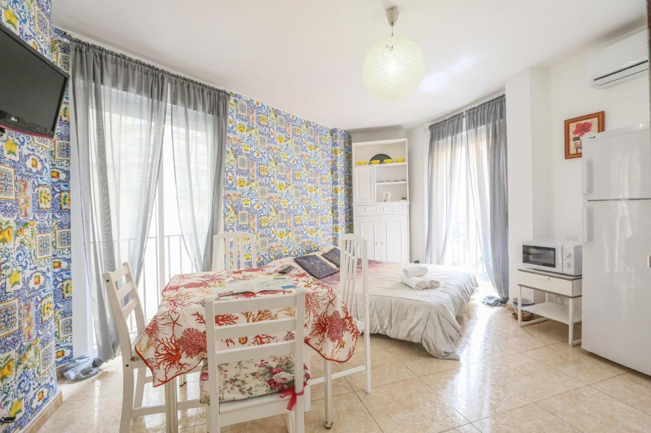 Duque Center Premium Suites, Free Parking Σεβίλλη Εξωτερικό φωτογραφία