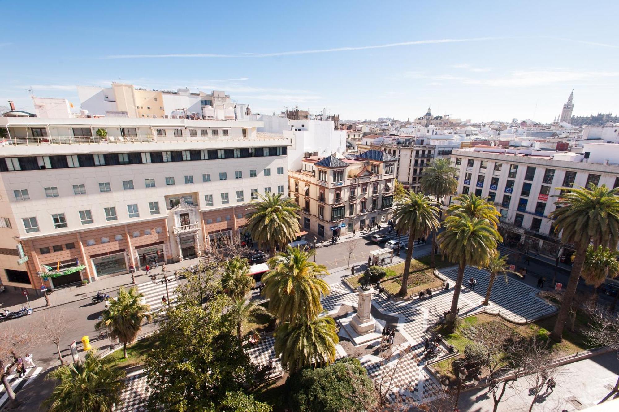 Duque Center Premium Suites, Free Parking Σεβίλλη Εξωτερικό φωτογραφία