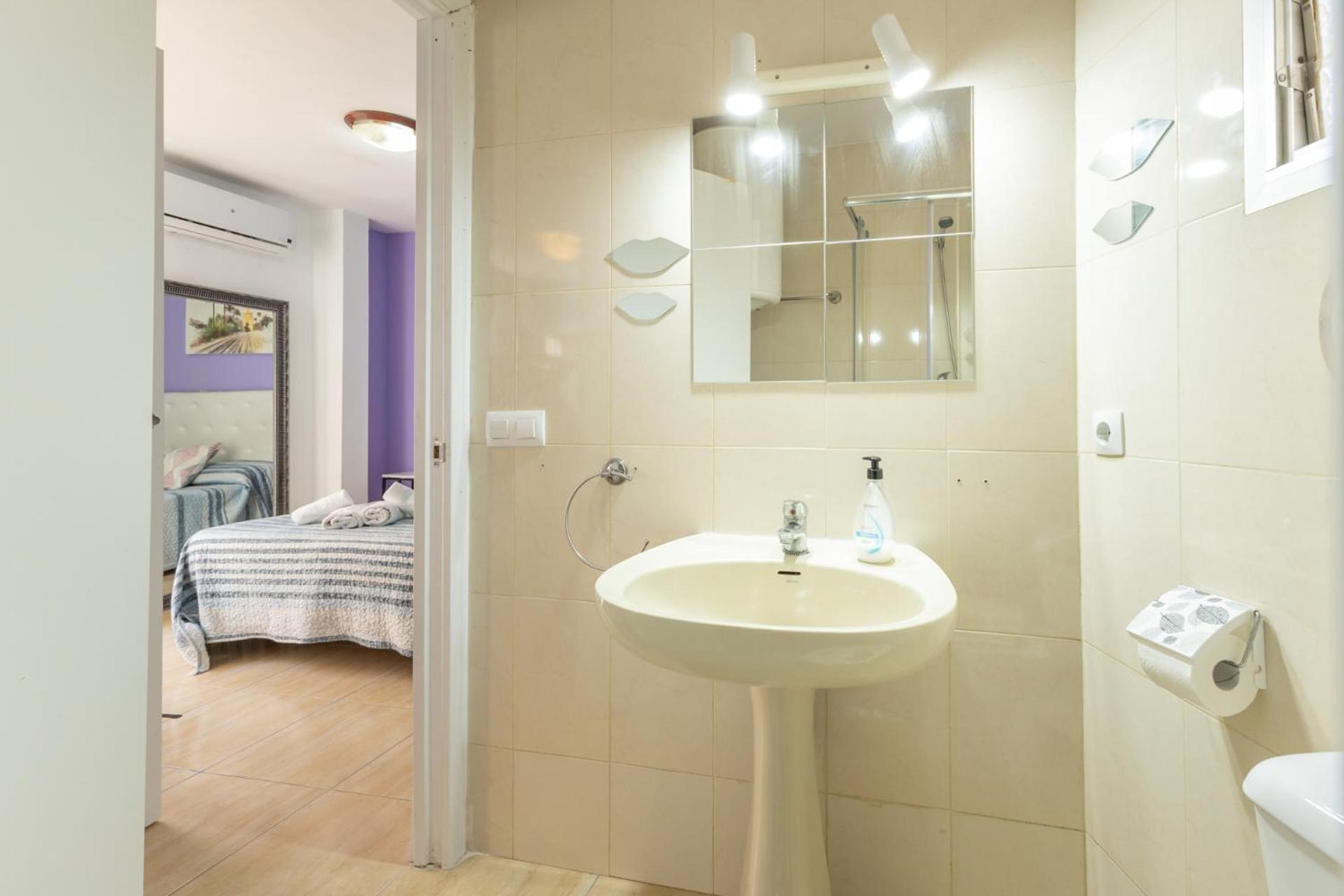 Duque Center Premium Suites, Free Parking Σεβίλλη Εξωτερικό φωτογραφία